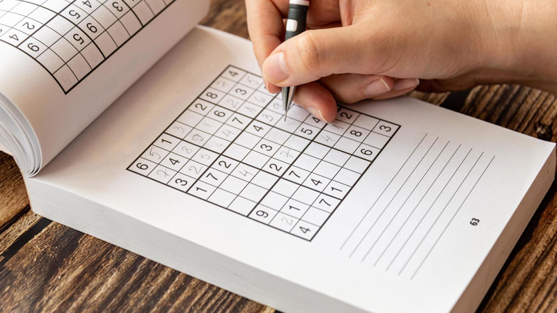 Có lợi ích gì khi chơi Sudoku trên giấy thay vì điện thoại?